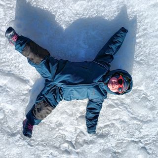 Milí, makáme na tom. Důvodem, proč ještě nejsou, bylo zdržení dodávky materiálu. Nebylo z čeho šít... . Na pevno budou...